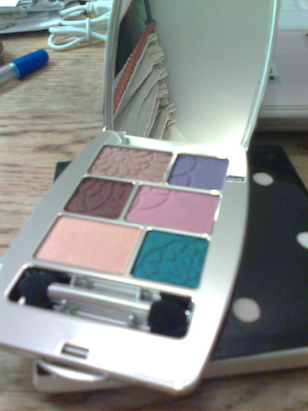eyeshadow closer look.jpg eyeshadow closer look.jpg