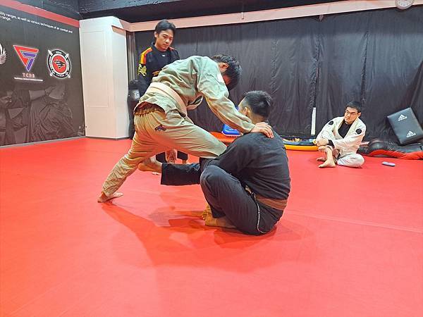 [ 參訪巴柔 ] 本土 BJJ 棕帶 HOWIE教練（巴西柔