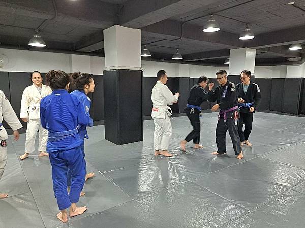 [ 參訪巴柔 ] 阿源教練的 BJJ 入門課程