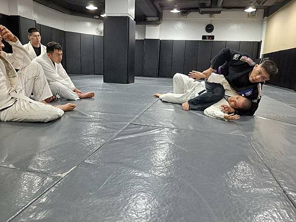 [ 參訪巴柔 ] 阿源教練的 BJJ 入門課程