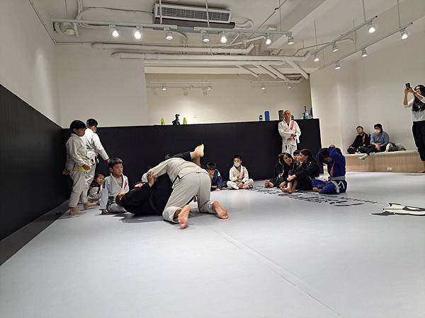 [ 參訪巴柔 ] 本土 BJJ 棕帶JERRY教練 (兒童進