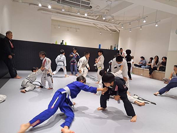 [ 參訪巴柔 ] 本土 BJJ 棕帶JERRY教練 (兒童進