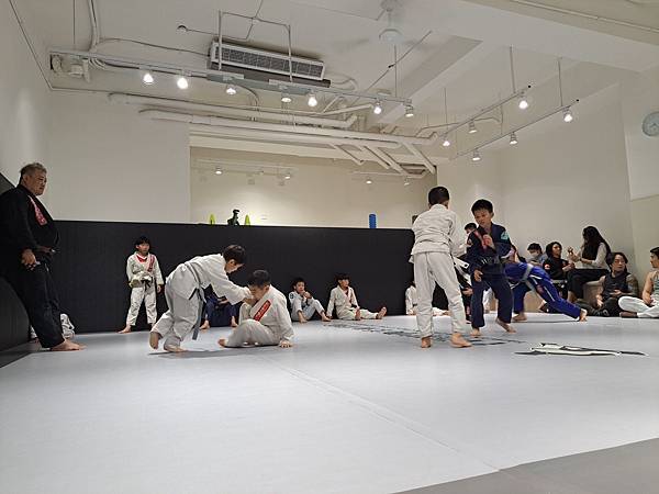 [ 參訪巴柔 ] 本土 BJJ 棕帶JERRY教練 (兒童進