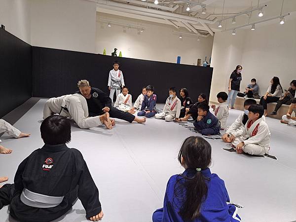 [ 參訪巴柔 ] 本土 BJJ 棕帶JERRY教練 (兒童進