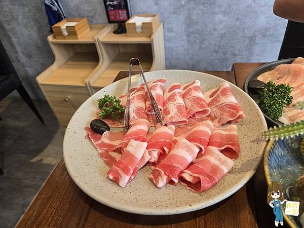 桃園中壢福叄鍋物:從木質門面走進肉與甜點的雙重盛宴 極黑豚 桃園中壢福叄鍋物:從木質門面走進肉與甜點的雙重盛宴 極黑豚