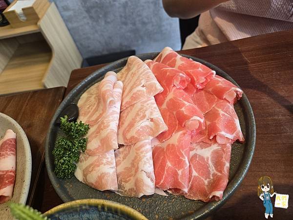 桃園中壢福叄鍋物:從木質門面走進肉與甜點的雙重盛宴 極黑豚 桃園中壢福叄鍋物:從木質門面走進肉與甜點的雙重盛宴 極黑豚