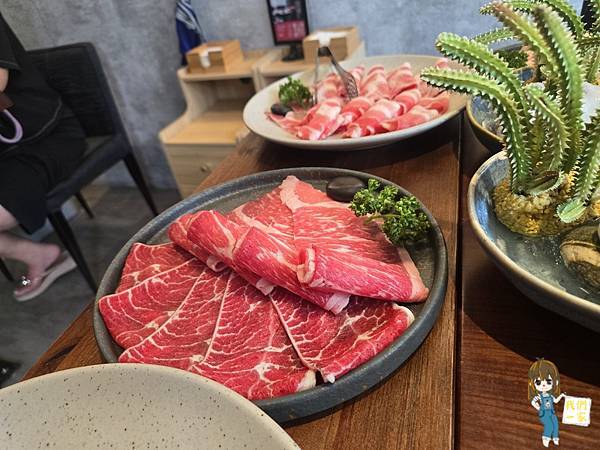 桃園中壢福叄鍋物:從木質門面走進肉與甜點的雙重盛宴 極黑豚 桃園中壢福叄鍋物:從木質門面走進肉與甜點的雙重盛宴 極黑豚