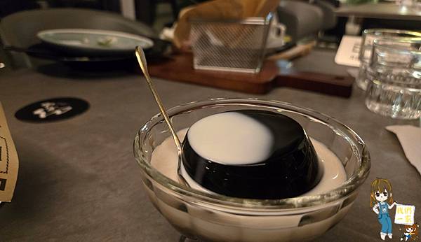 見山景觀餐廳龍潭乳姑山的祕境夜景與夕陽饗宴,落地窗裡的浪漫 見山景觀餐廳龍潭乳姑山的祕境夜景與夕陽饗宴,落地窗裡的浪漫