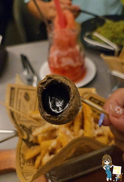 見山景觀餐廳龍潭乳姑山的祕境夜景與夕陽饗宴,落地窗裡的浪漫