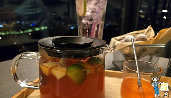 見山景觀餐廳龍潭乳姑山的祕境夜景與夕陽饗宴,落地窗裡的浪漫 見山景觀餐廳龍潭乳姑山的祕境夜景與夕陽饗宴,落地窗裡的浪漫