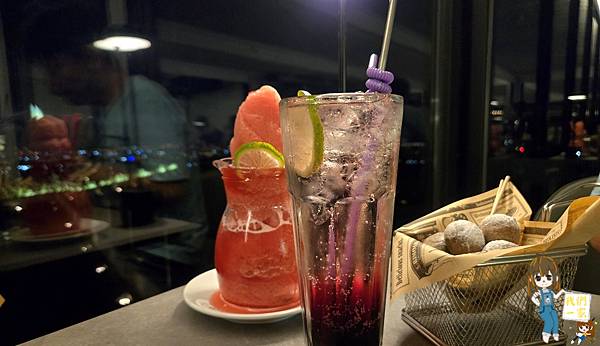 見山景觀餐廳龍潭乳姑山的祕境夜景與夕陽饗宴,落地窗裡的浪漫 見山景觀餐廳龍潭乳姑山的祕境夜景與夕陽饗宴,落地窗裡的浪漫