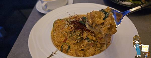 見山景觀餐廳龍潭乳姑山的祕境夜景與夕陽饗宴,落地窗裡的浪漫