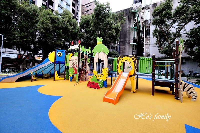台北親子公園 晴光公園 捷運可到的歡樂叢林遊戲場 巨型波浪滑梯 叢林網繩 家家酒 創意大型複合遊具新登場 1 1 3 玩學樂生活