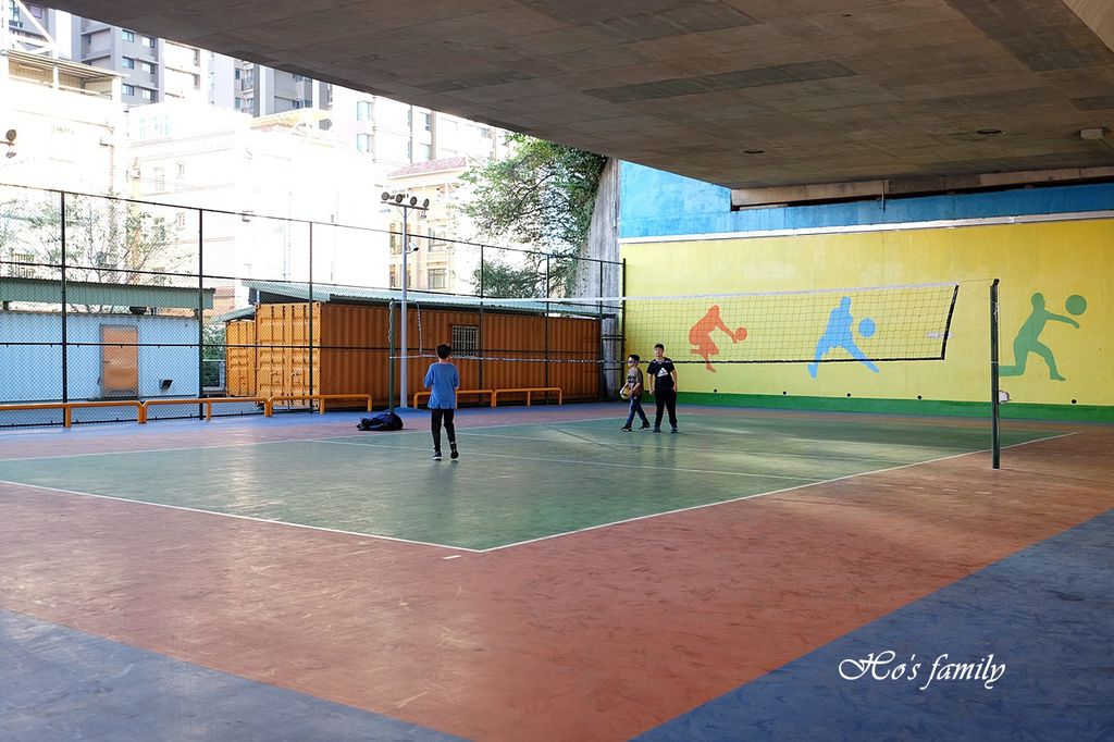 【桃園親子景點】國道橋下新秘境公園遊戲場～舞動園區25.JPG