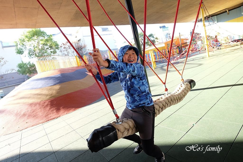 【桃園親子景點】國道橋下新秘境公園遊戲場～舞動園區23.JPG