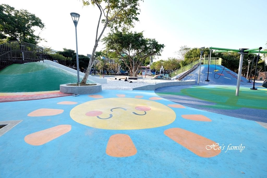 【桃園親子景點】新勢公園共融兒童遊戲場2.JPG