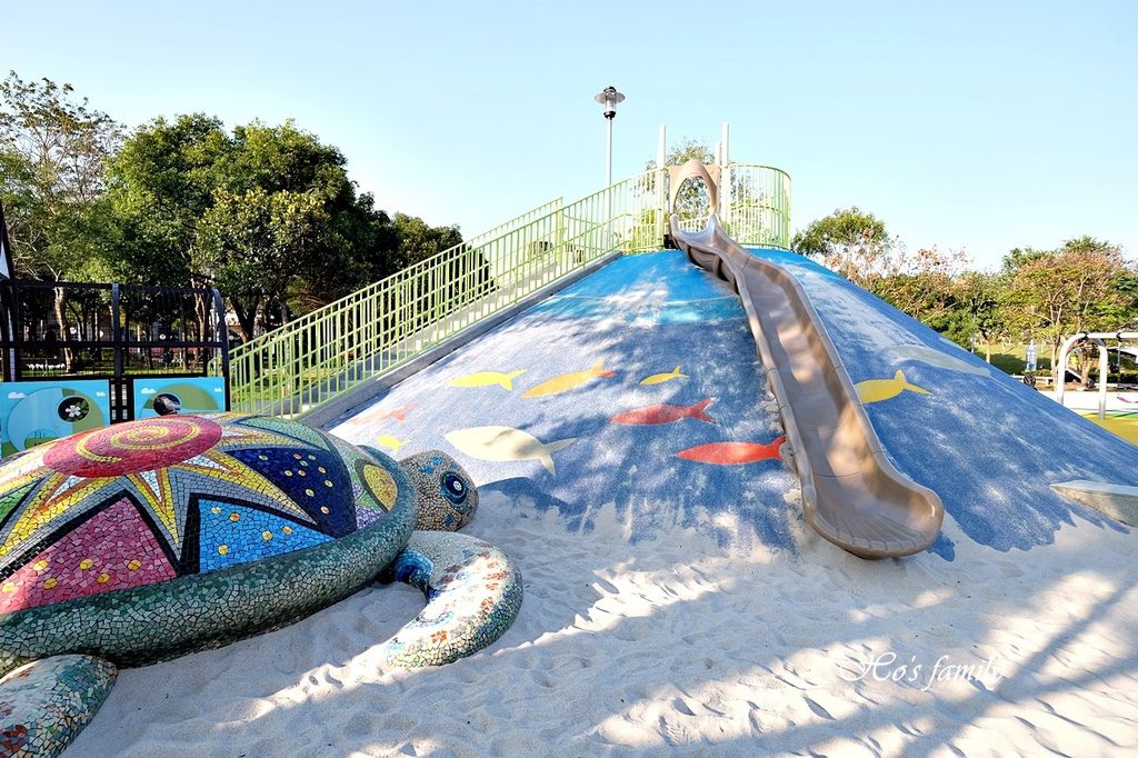 【桃園親子景點】新勢公園共融兒童遊戲場14.JPG