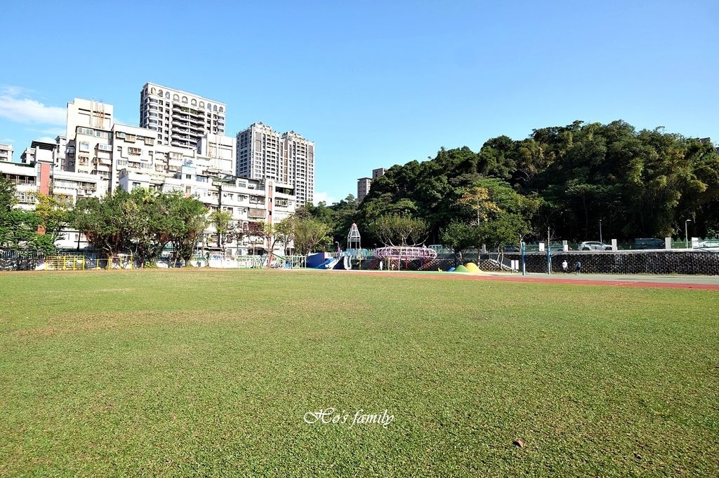 【台北特色遊戲場】內湖康寧國小星際樂園2.JPG