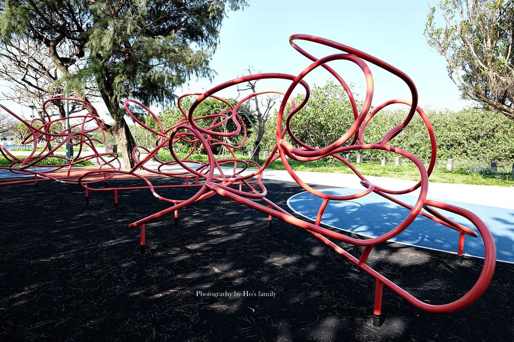 【新竹親子景點】港南運河公園遊戲場（港南運河風景區）～大型攀爬架等5大遊具好放電！兒童交通公園玩滑步車、玩水、騎單車野餐28.JPG