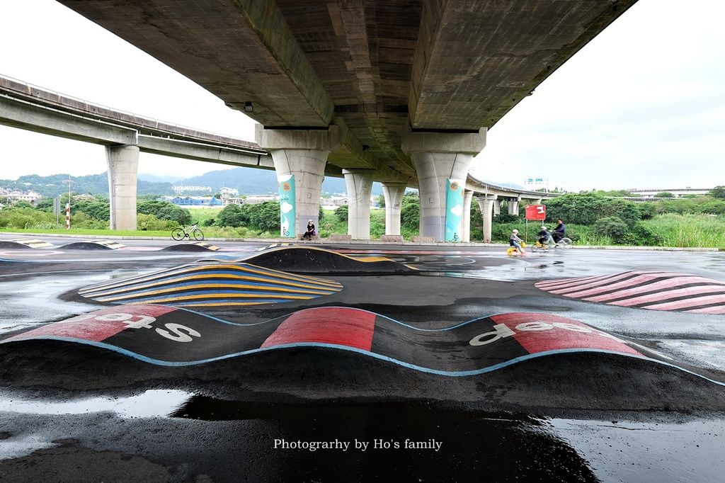 【新北親子公園】微樂山丘自行車躍動場～橋下單車秘境！兒童單車、Pushbike練習場，親子騎腳踏車一日遊景點16.JPG