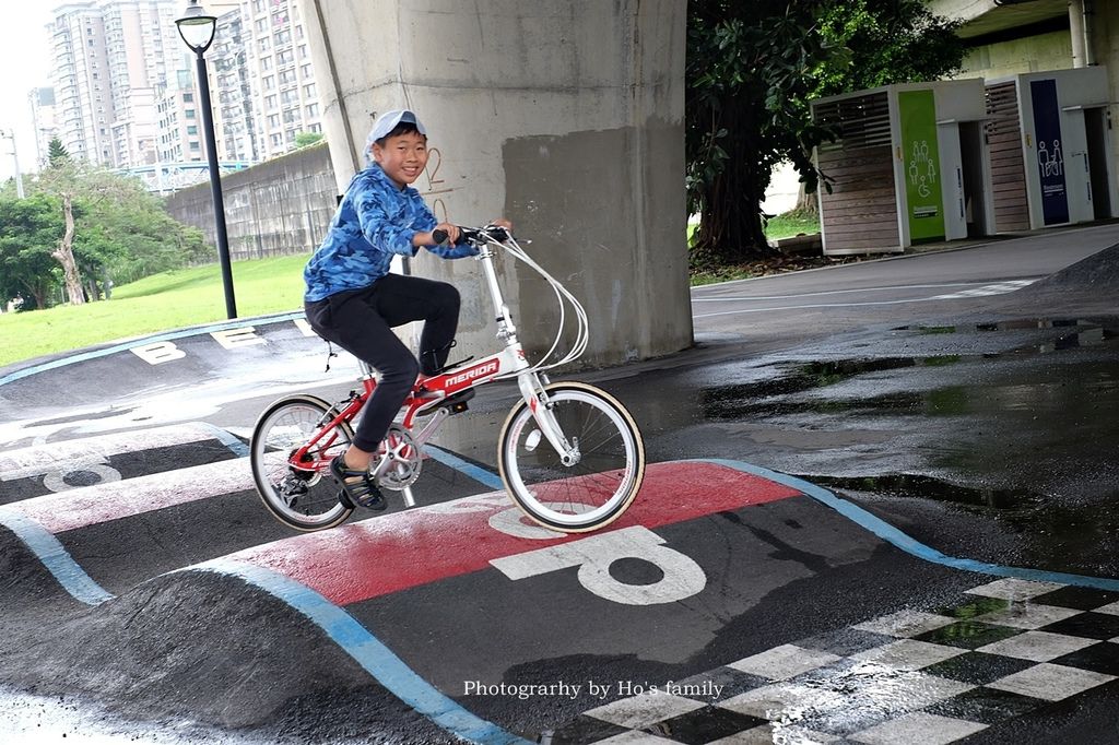 【新北親子公園】微樂山丘自行車躍動場～橋下單車秘境！兒童單車、Pushbike練習場，親子騎腳踏車一日遊景點18.JPG