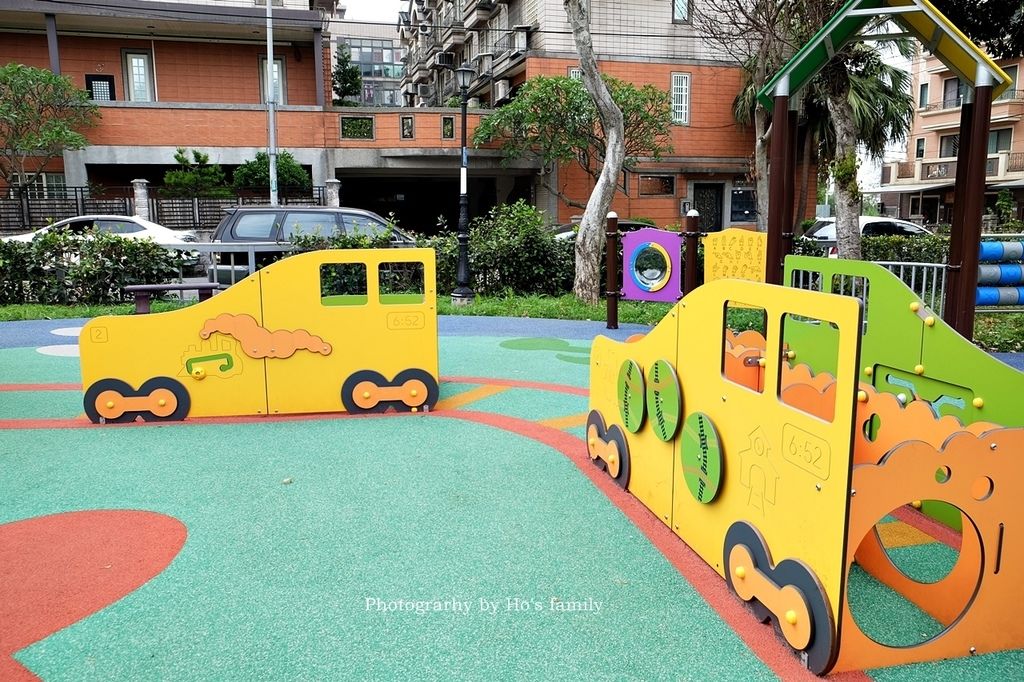 【桃園親子景點】漢口環保公園遊戲場～小小孩專屬共融公園遊戲場！松鼠音樂會小火車、傳聲筒、敲擊鍵盤玩學音樂9.JPG