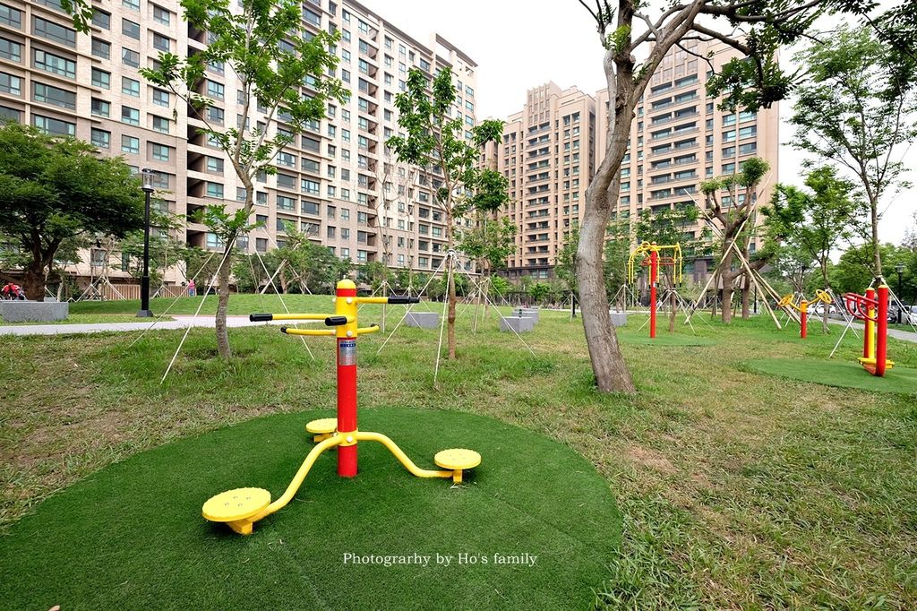 【新竹親子景點】綠光公園～磨石溜滑梯、溜索、攀岩、生態池30.JPG