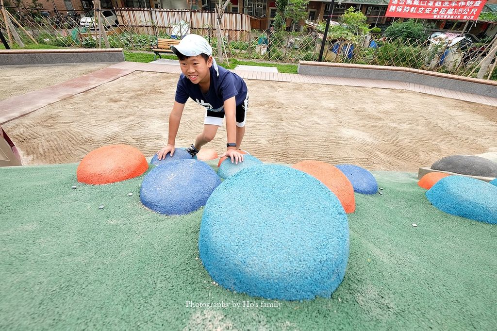 【新北鶯歌親子景點】鳳鳴公兒二公園～機器人遊戲場ROBOT CITY機器人城市主題磨石溜滑梯、攀岩、沙坑20.JPG