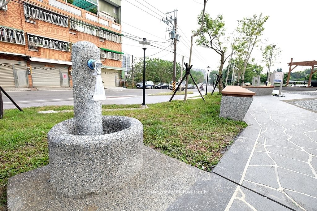 【新北鶯歌親子景點】鳳鳴公兒二公園～機器人遊戲場ROBOT CITY機器人城市主題磨石溜滑梯、攀岩、沙坑26.JPG