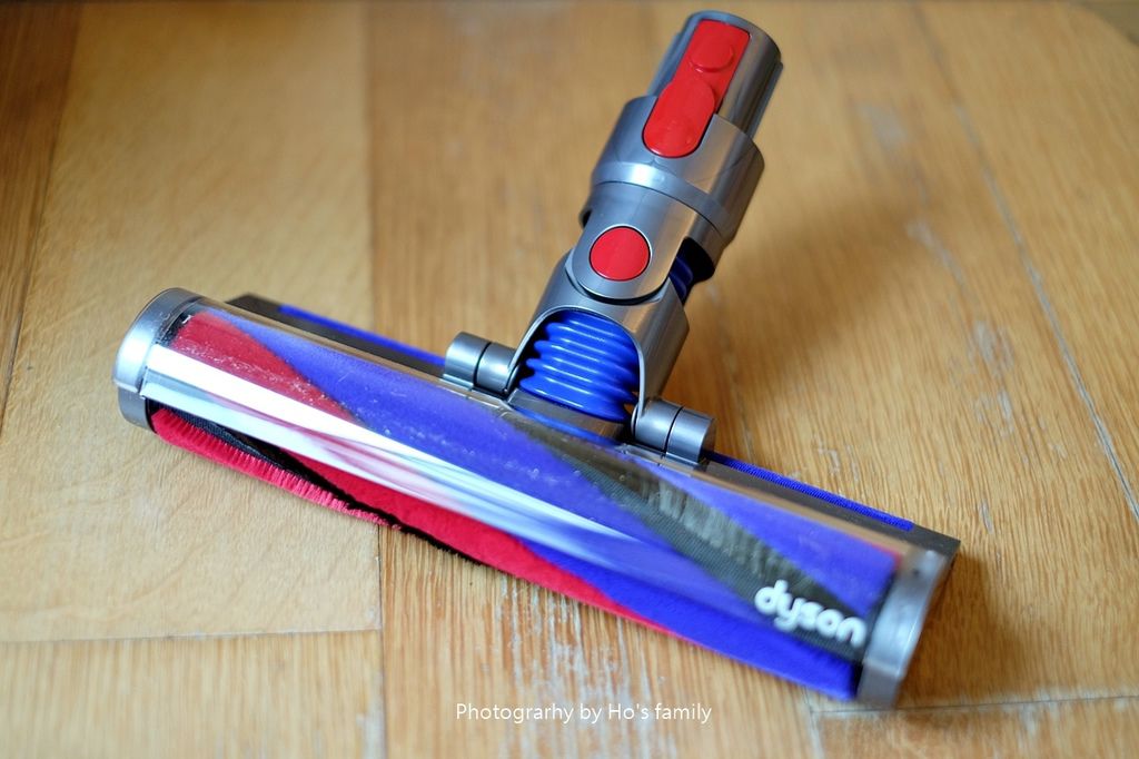 【吸塵器推薦】Dyson V8 Slim無線吸塵器～媽媽、小資族首選！輕巧手持輕鬆吸高處、適用木地板、6大吸頭轉換居家清潔無死角6.JPG