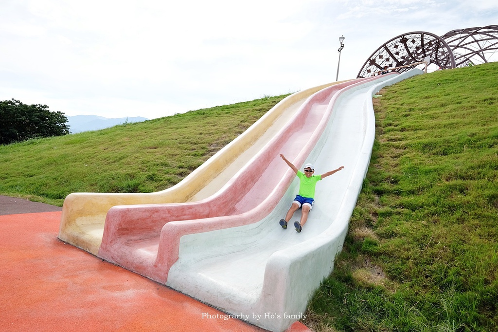 【新北親子公園】八里十三行文化公園遊戲場～交通、磨石子滑梯X滑草場X溜索、共融沙坑，八里一日遊景點11.JPG