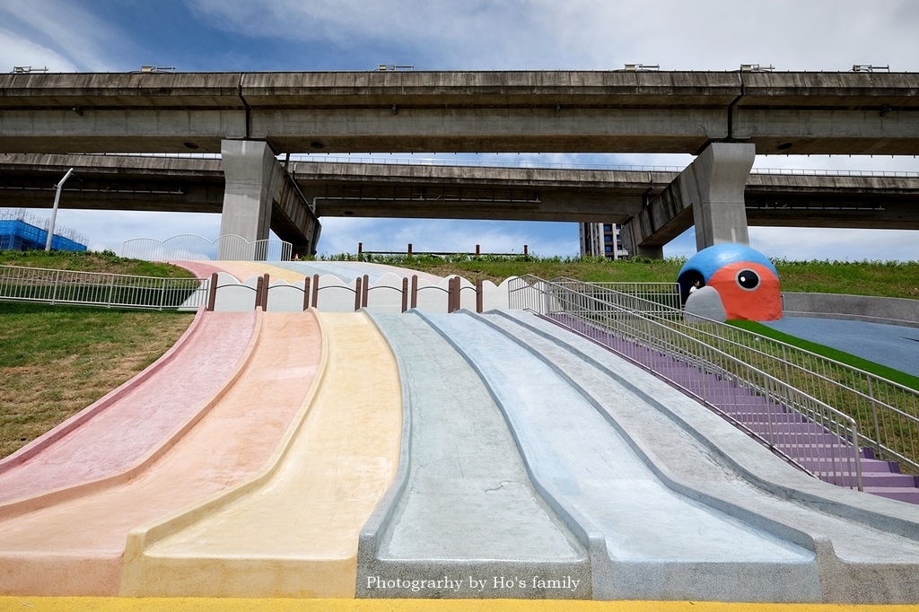 【新北大都會公園(熊猴森樂園)】大台北都會公園幸運草地景溜滑梯、瀑布滑草場、堤坡滑梯樂園、停車及交通4.JPG