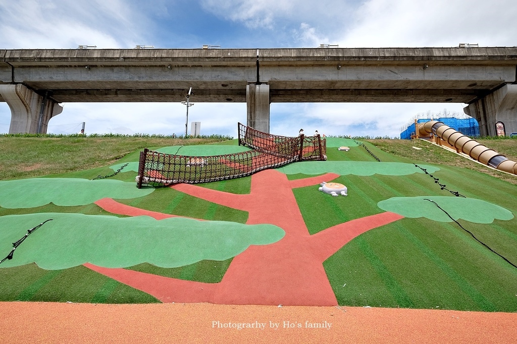 【新北大都會公園(熊猴森樂園)】大台北都會公園幸運草地景溜滑梯、瀑布滑草場、堤坡滑梯樂園、停車及交通9.JPG