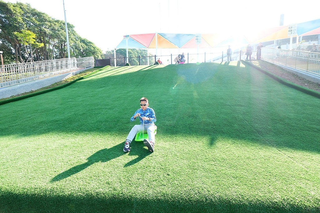 嘉義親子公園 Kano園區星光溜滑梯 棒球公園遊戲場新亮點 4米高滑草場 大碗公溜滑梯 噴泉戲水免費玩 1 1 3 玩學樂生活 嘉義親子公園 Kano園區星光溜滑梯 棒球公園遊戲場新亮點 4米高滑草場 大碗公溜滑梯 噴泉戲水免費玩 1 1 3 玩學樂生活