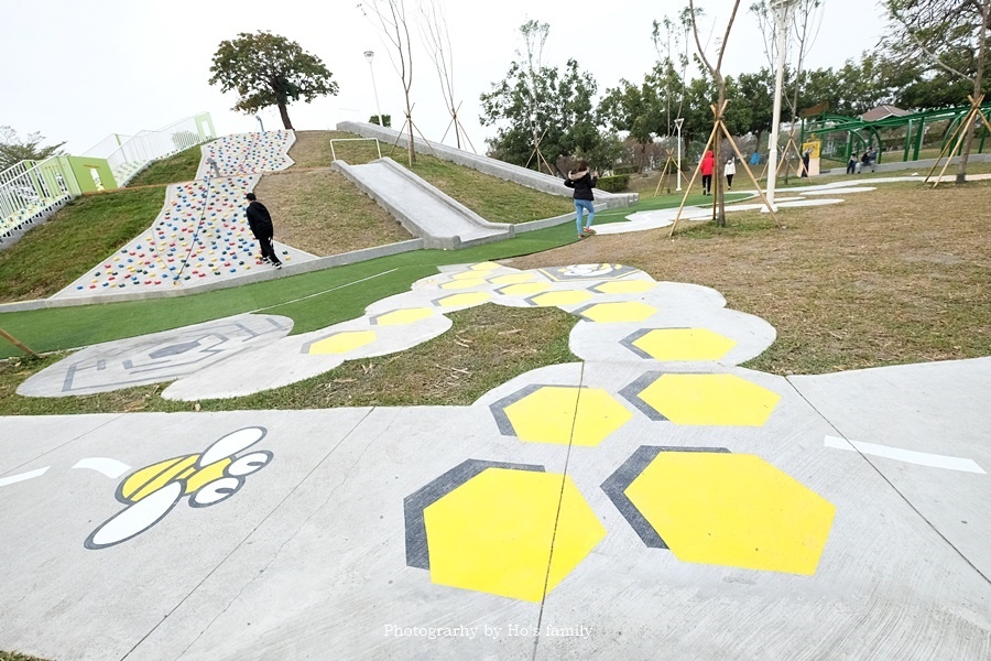 高雄特色公園》岡山河堤公園共融遊戲場12.JPG