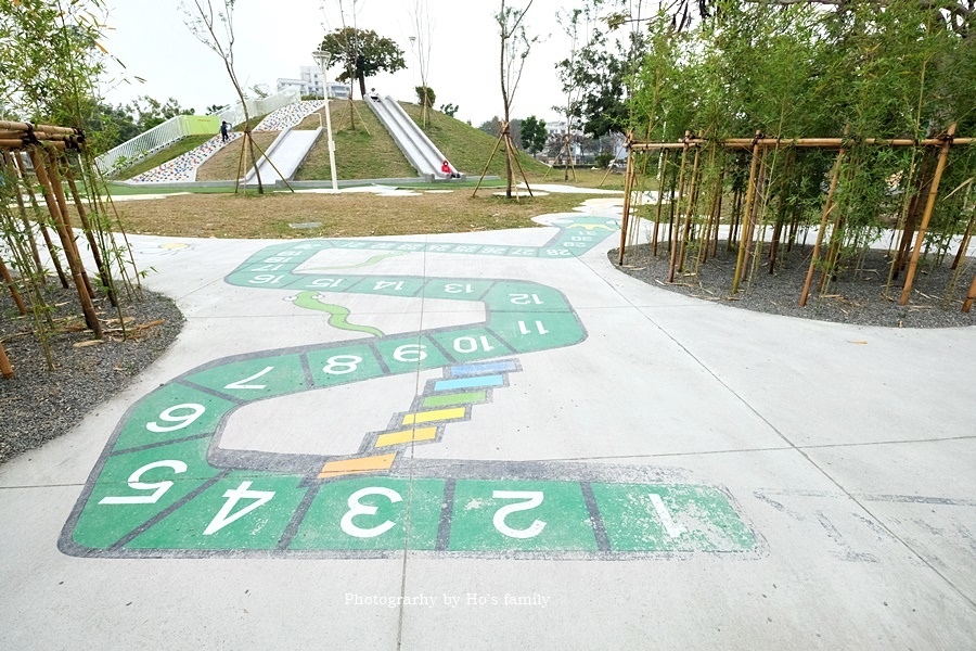 高雄特色公園》岡山河堤公園共融遊戲場10.JPG