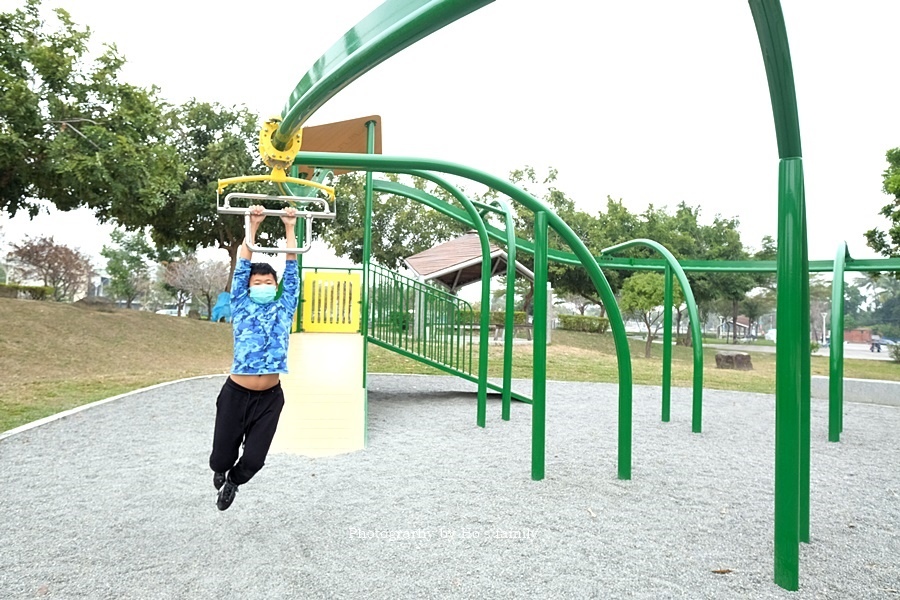 高雄特色公園》岡山河堤公園共融遊戲場21.JPG