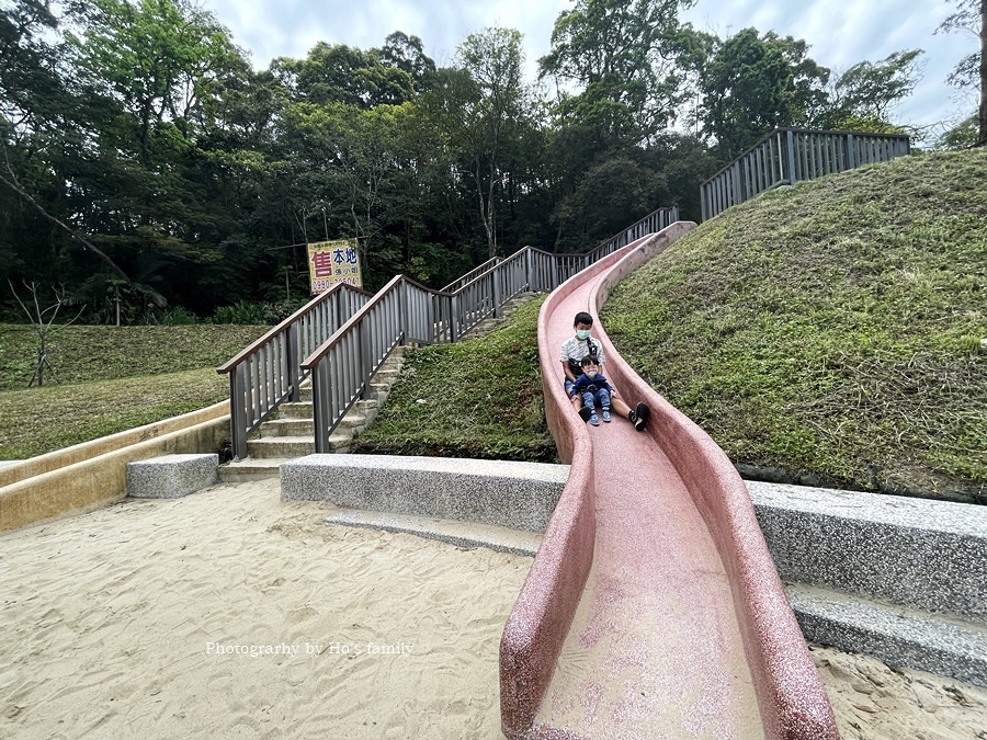 新竹合興車站》小火車出發！夢幻傘海、特色公園遊戲場溜滑梯21.JPG