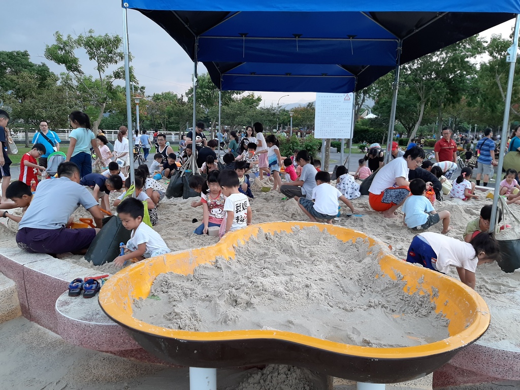 新店特色公園》新店陽光運動公園2022陽光綠洲兒童遊戲場免費玩水玩沙野餐6.jpg