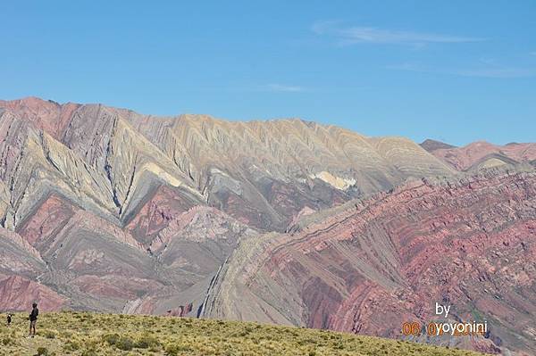 DSC_0004我和三位遊客搭吉普車來看七彩山.JPG