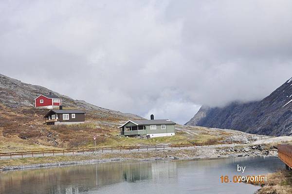 DSC_0839高山上還有住屋.JPG