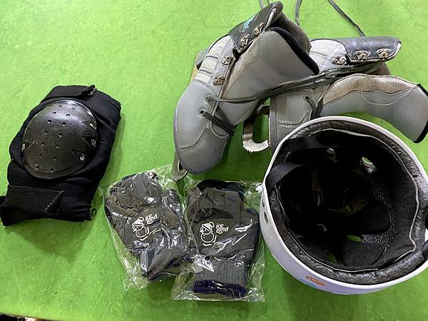 小巨蛋冰宮 台北室內景點推薦 親子行程、情侶約會行程 溜冰