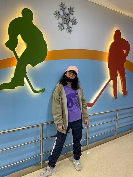 小巨蛋冰宮 台北室內景點推薦 親子行程、情侶約會行程 溜冰