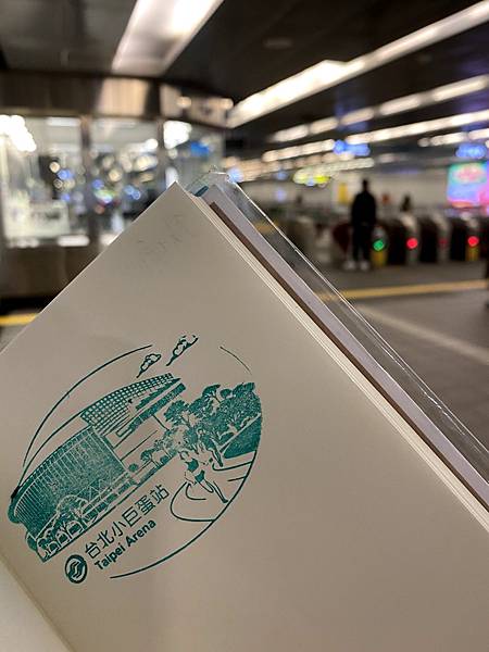 小巨蛋冰宮 台北室內景點推薦 親子行程、情侶約會行程 溜冰