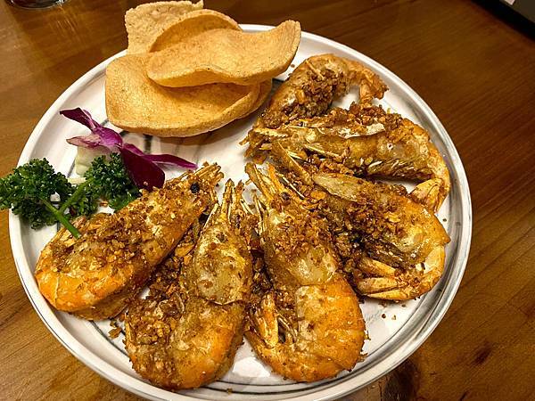 台中北屯 鴻龍宴餐廳 超浮誇大船裝潢 活蝦料理