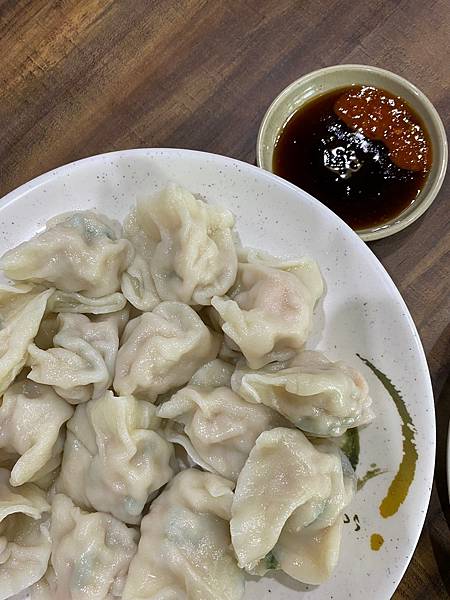 三重 豪季水餃專賣店 蝦仁水餃加醬油超好吃 第一名的蝦仁水餃