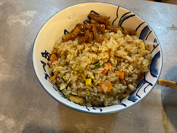 新竹東門市場 玩點名烤炸物丼飯專門店 必點 宮保雞丁飯超下飯 新竹東門市場 玩點名烤炸物丼飯專門店 必點 宮保雞丁飯超下飯