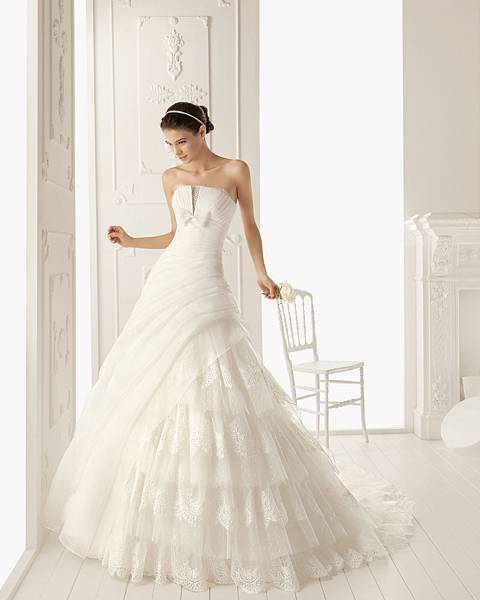 2013-wedding-dress-aire-barcelona-bridal-gowns-regent