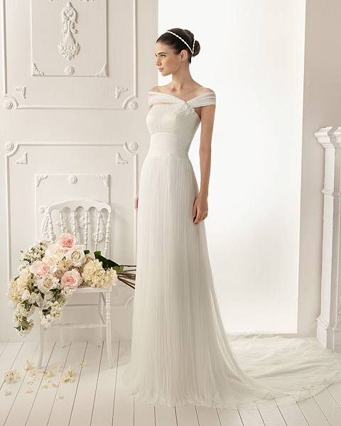 2013-wedding-dress-aire-barcelona-bridal-gowns-remo