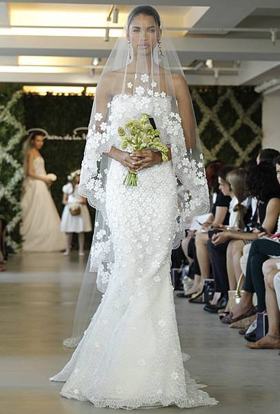 new-oscar-de-la-renta-wedding-dresses-spring-2013-027